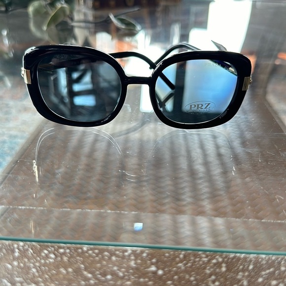 Prada SP04W women’s sunglasses new - Picture 6 of 6